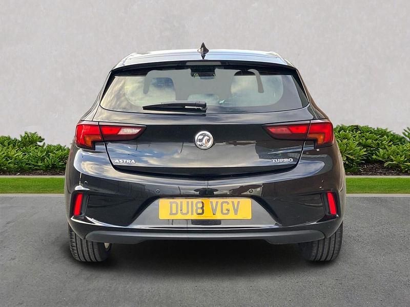 Second-hand Vauxhall Astra SRi 150 CP (110 kW) 2018 Negru Hatchback
