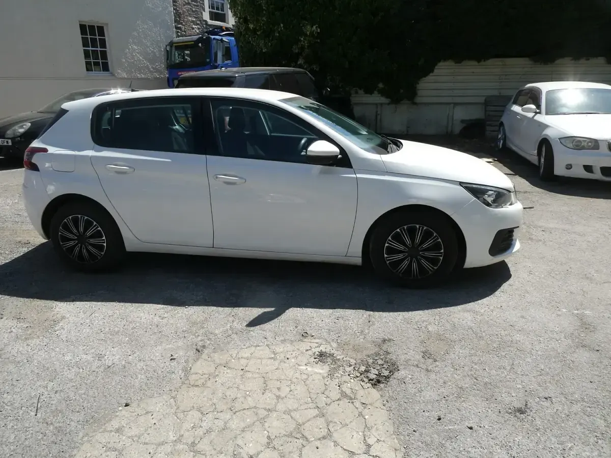 Used Peugeot 308 Access 2018 White Hatchback
