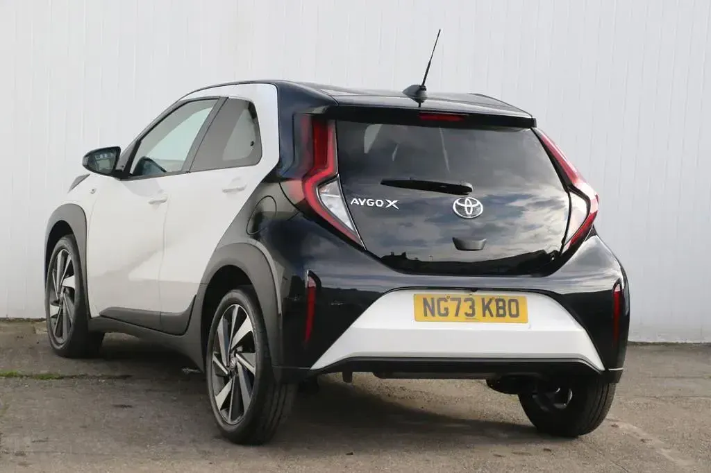 Used Toyota Aygo X 72 HP (52 kW) 2023 White SUV