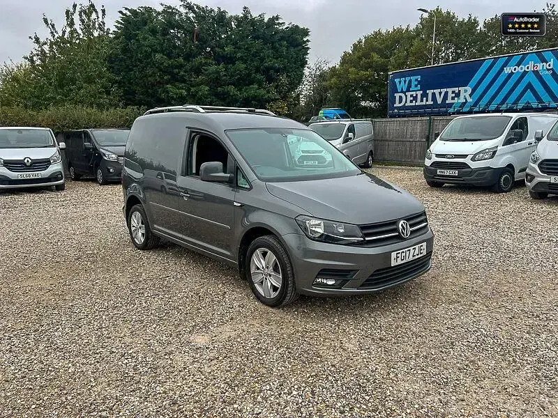 Usado VW Caddy Highline 150 HP (110 kW) 2017 Cinzento Monovolume