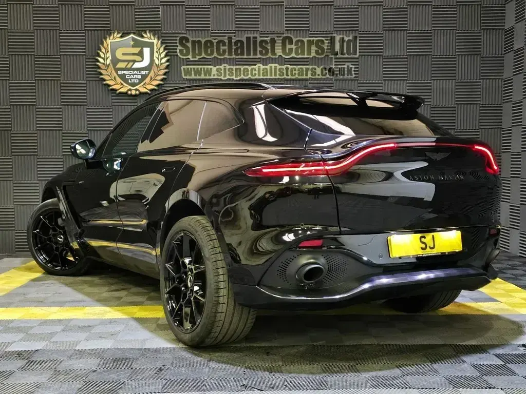 Used Aston Martin DBX 550 HP (404 kW) 2020 Black SUV