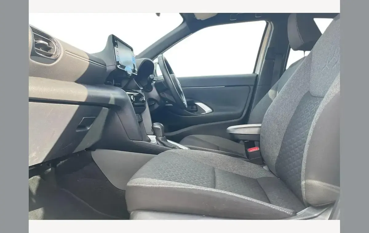 Usado Toyota Yaris Cross Design 116 HP (85 kW) 2022 Branco SUV