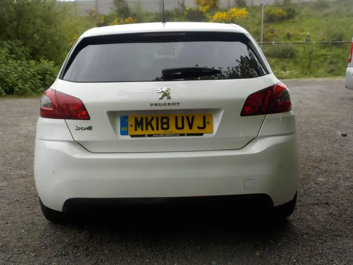 Begagnad Peugeot 308 Allure 2018 Vit Halvkombi