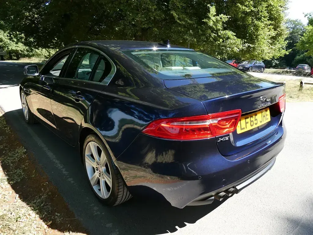 Used Jaguar XE Portfolio 180 HP (132 kW) 2015 Blue Sedan