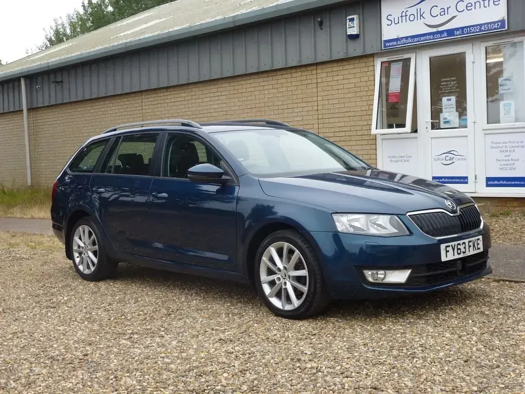 Used Skoda Octavia Elegance 105 HP (77 kW) 2013 Blue Estate