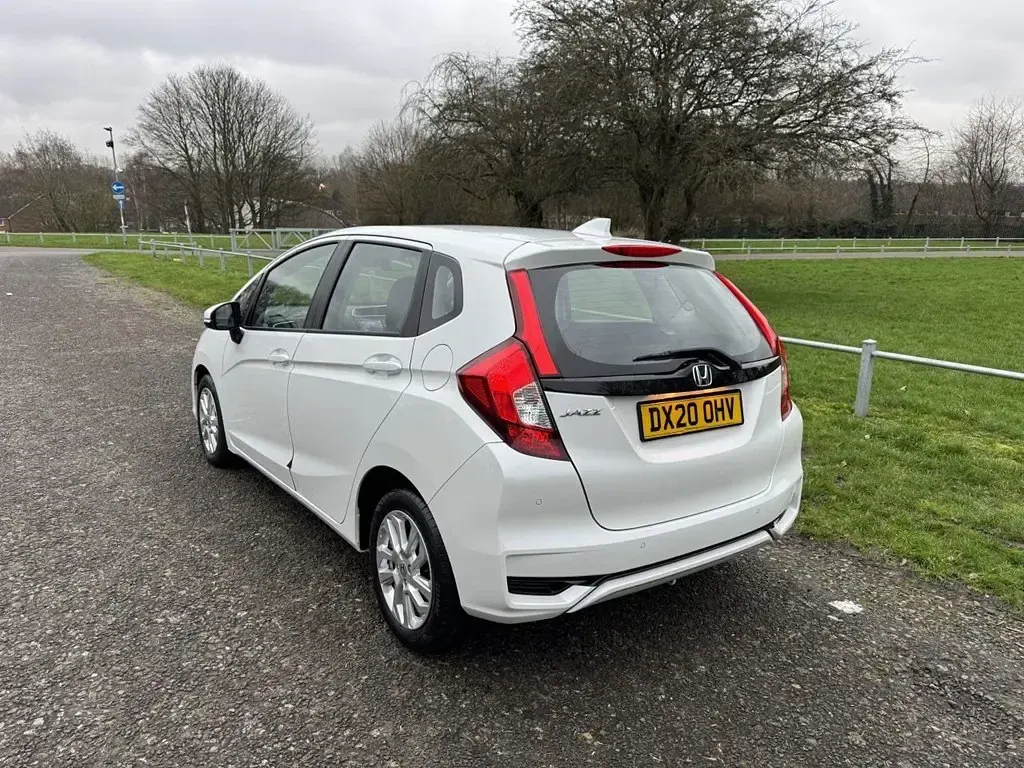 Used Honda Jazz SE 102 HP (75 kW) 2020 White Hatchback