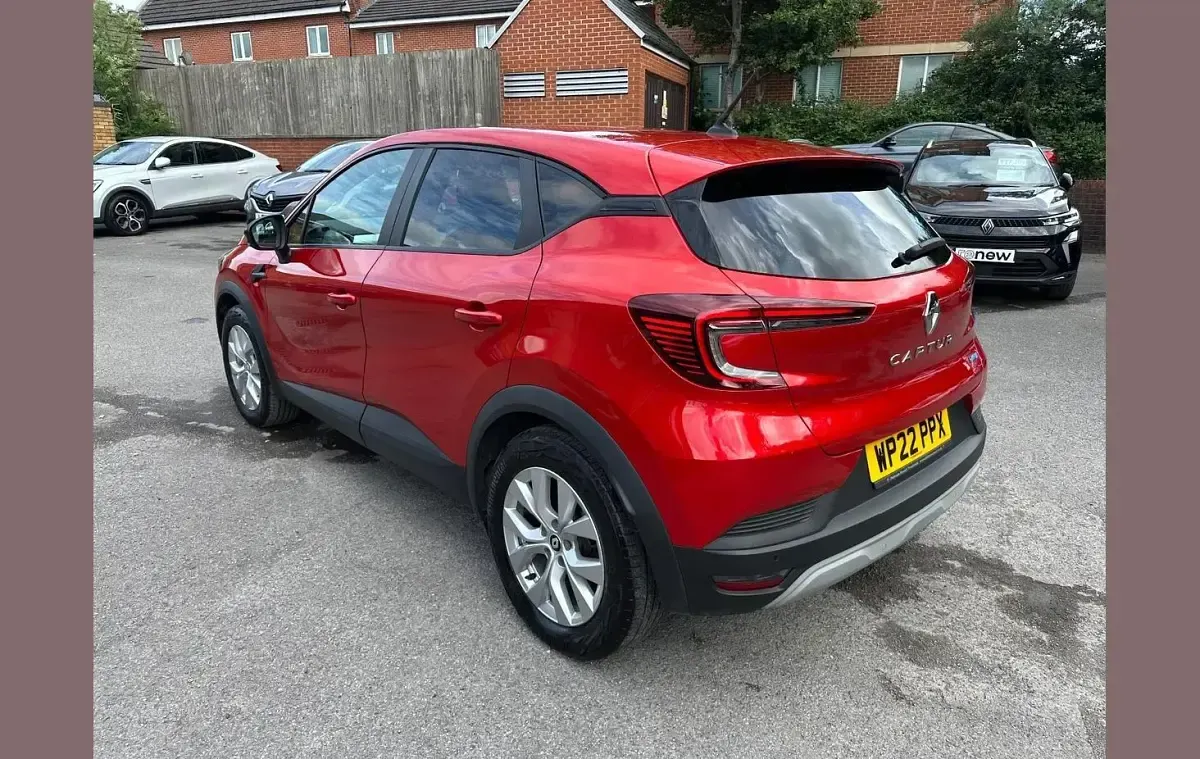 Used Renault Captur Iconic 143 HP (105 kW) 2022 Red  SUV