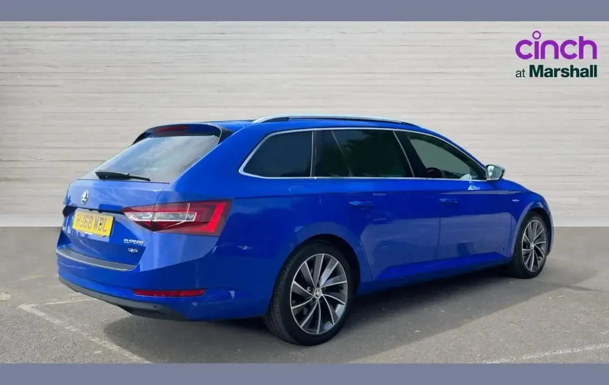 Used Skoda Superb 190 HP (139 kW) 2018 Blue Estate