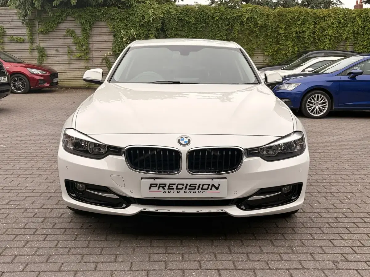 Used BMW 320 Sport Line 184 HP (135 kW) 2015 White Sedan