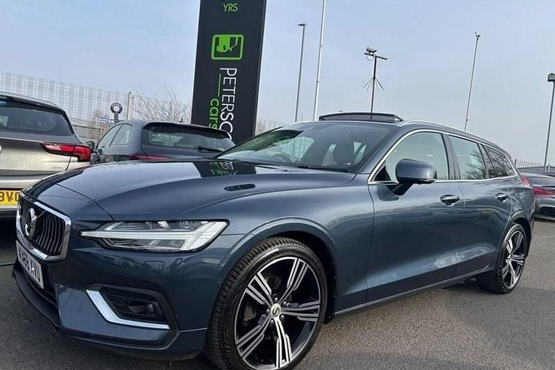 Used Volvo V60 Inscription 150 HP (110 kW) 2018 Blue Estate