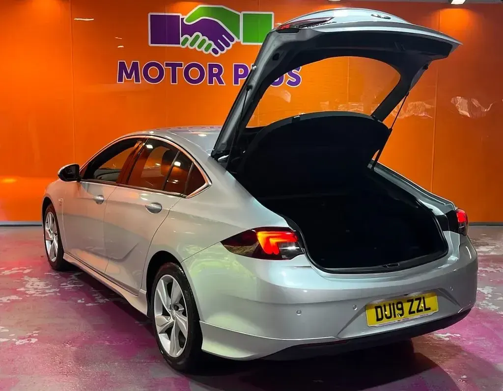 Used Vauxhall Insignia SRi 165 HP (121 kW) 2019 Silver Hatchback