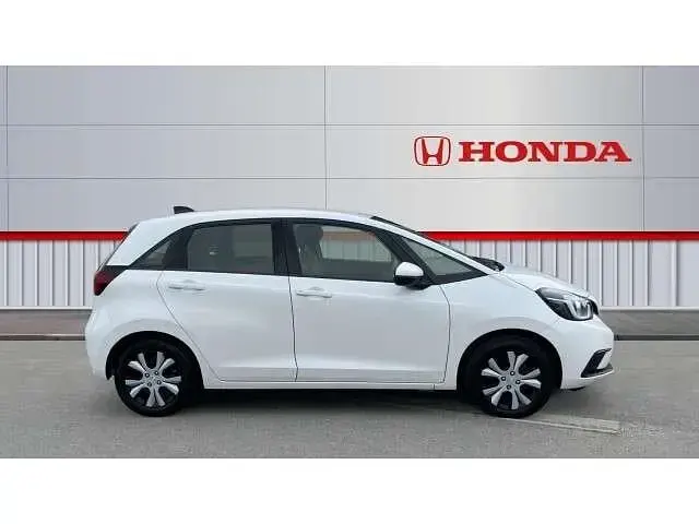 Used Honda Jazz Hybrid 109 HP (80 kW) 2021 White Hatchback