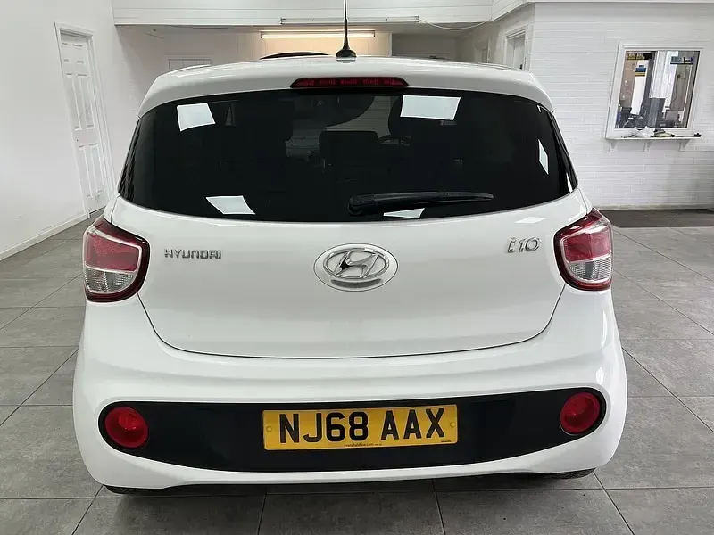 Used Hyundai i10 GO! 67 HP (49 kW) 2018 White Hatchback