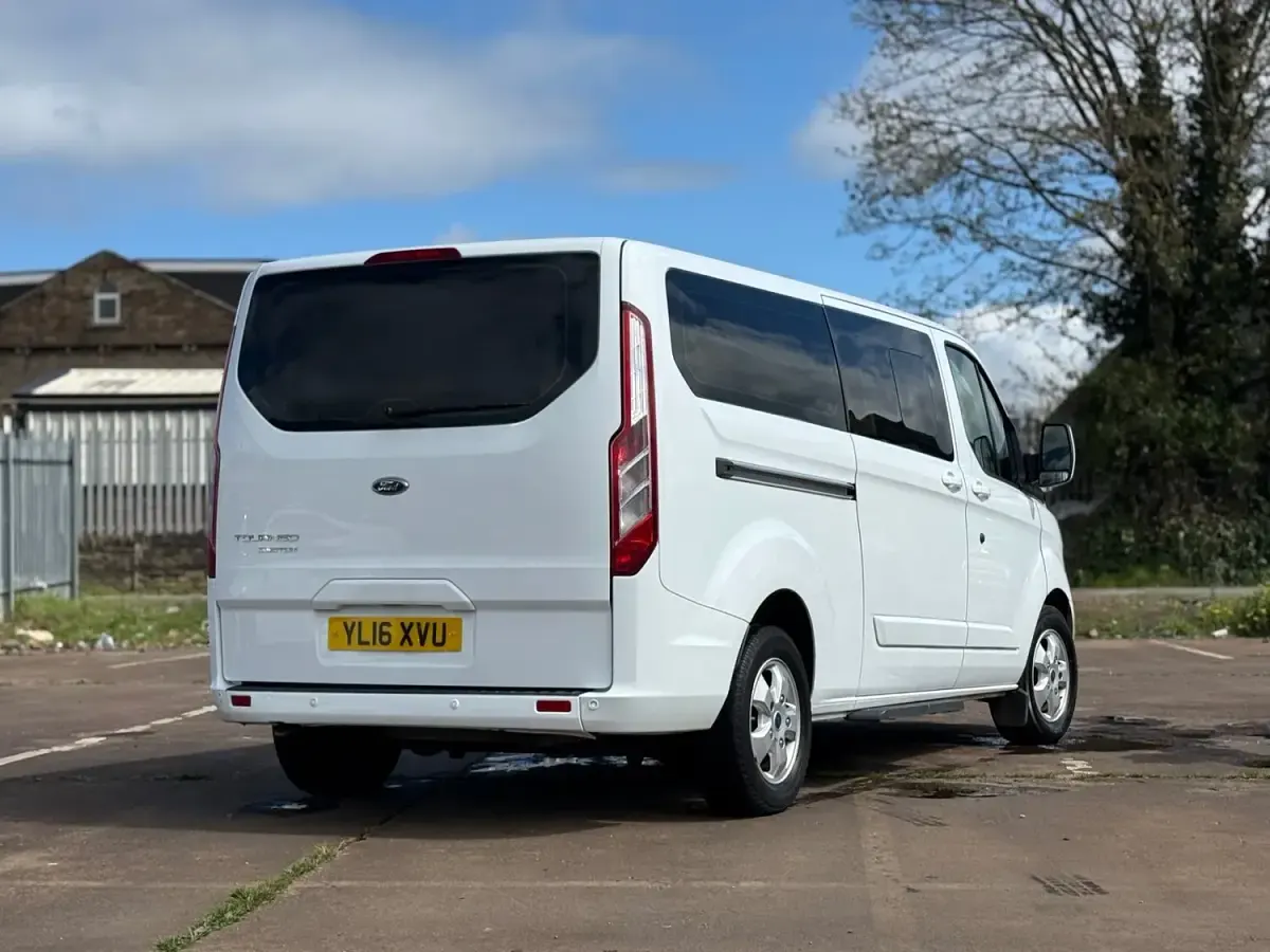 Used Ford Tourneo Custom Titanium 130 HP (95 kW) 2016 White Van