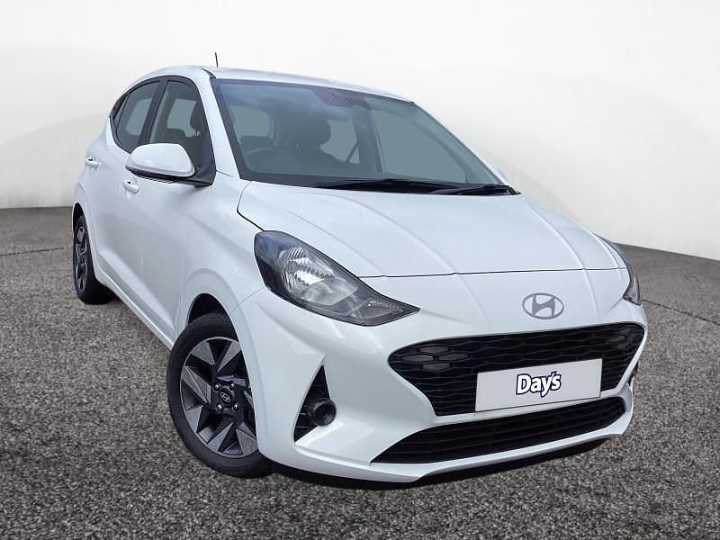 Used Hyundai i10 Advanced 67 HP (49 kW) 2023 White Hatchback