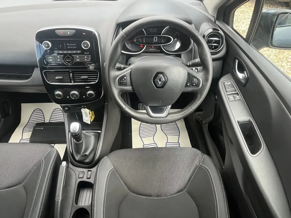Begagnad Renault Clio V Play 2026 Grå Halvkombi