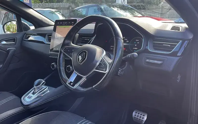 Używany Renault Captur Engineered 143 KM (105 kW) 2024 SUV
