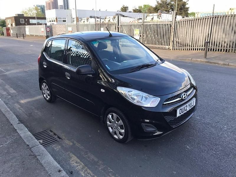 Usado Hyundai i10 Classic 85 HP (62 kW) 2012 Preto Citadino