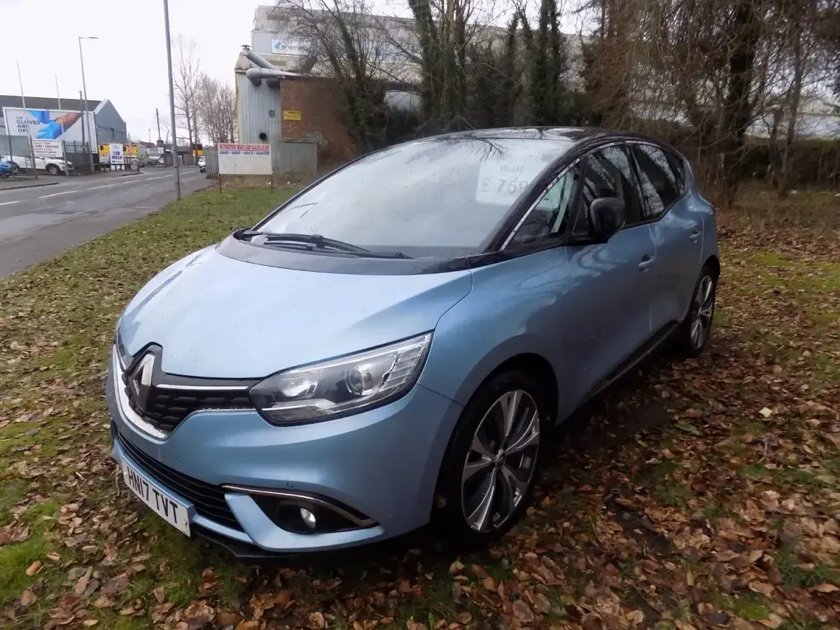 Usado Renault Scénic IV Dynamique 110 HP (80 kW) 2017 Azul Monovolume