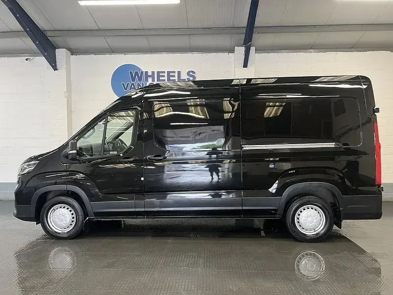 Usado Maxus V90 163 HP (119 kW) 2023 Preto Van