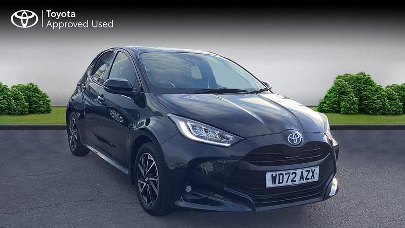 Used Toyota Yaris Hybrid Design 116 HP (85 kW) 2022 Eclipse black Hatchback