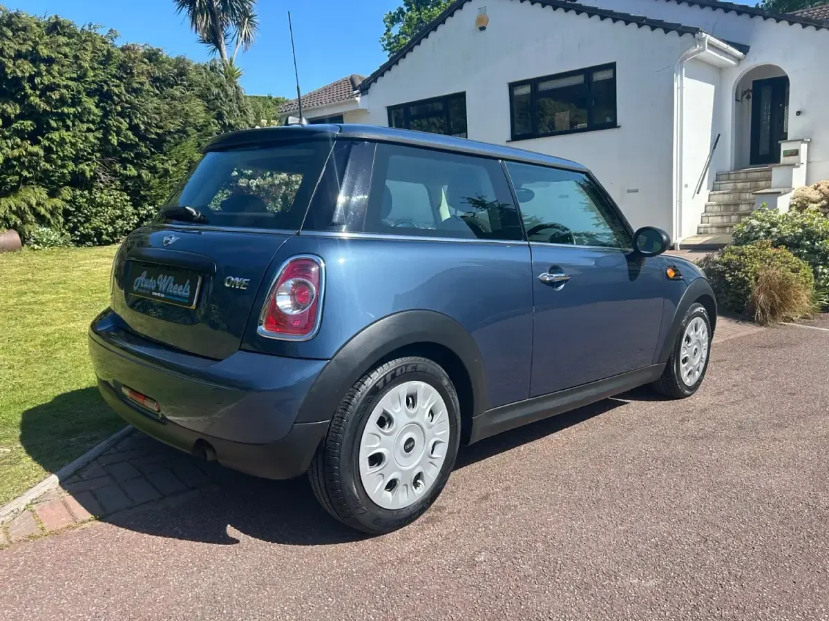 Used Mini ONE Hatch 98 HP (72 kW) 2011 Blue Hatchback