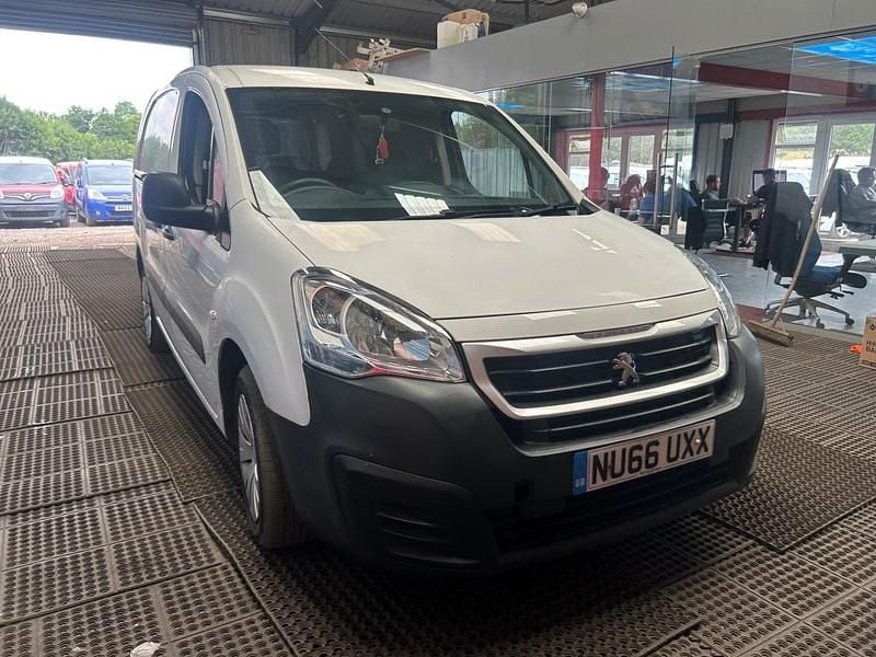 White Used 2016 Peugeot Partner S MPV | £2,735 (Good price) - Image 1/4