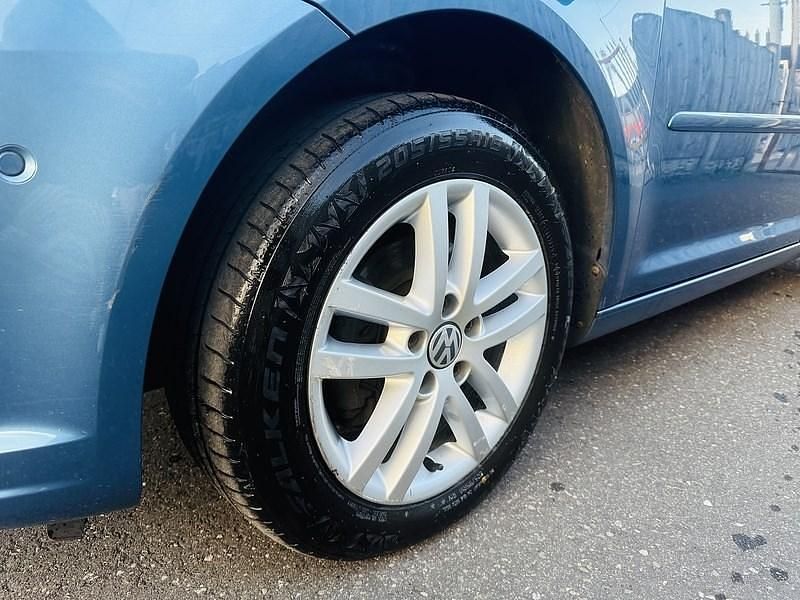 Begagnad VW Touran SE 105 HK (77 kW) 2014 Blå Minibuss