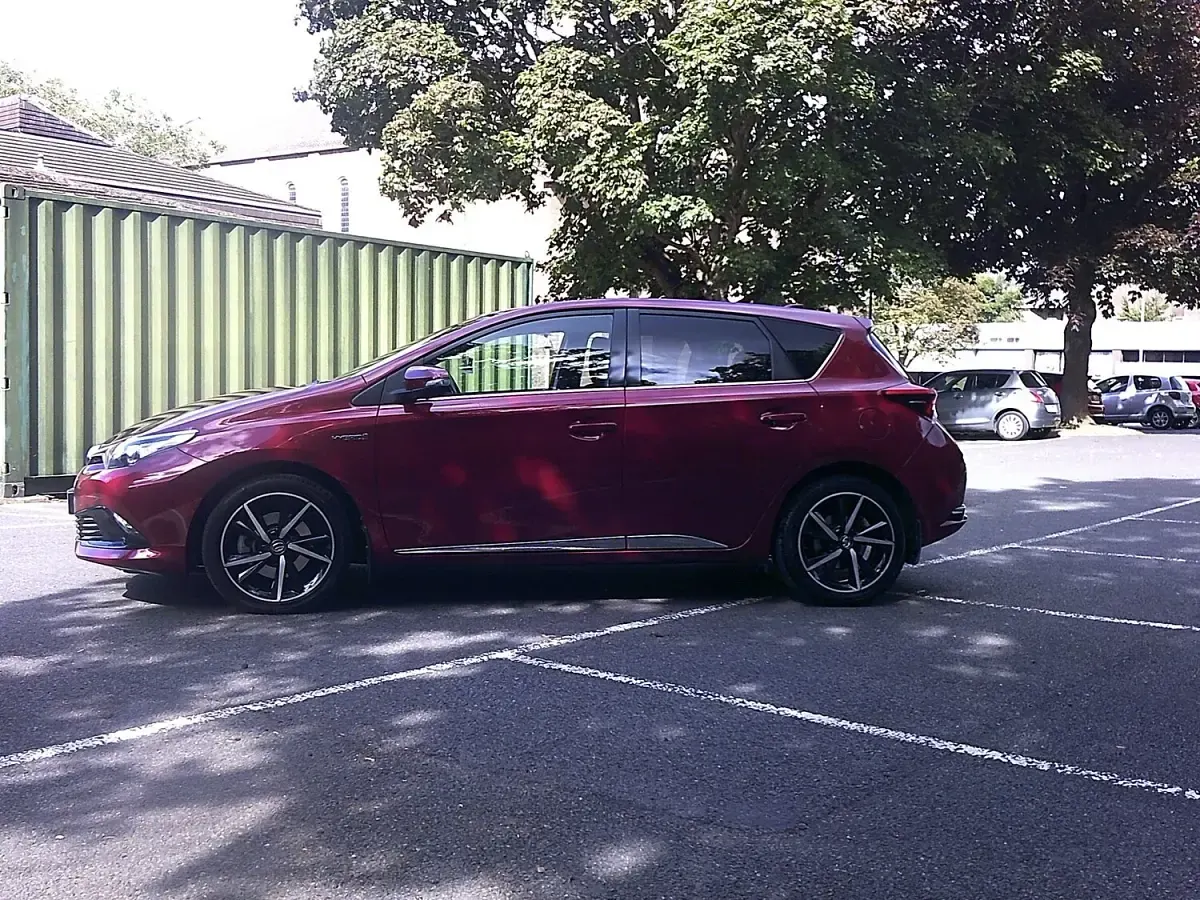 Used Toyota Auris Hybrid Design 2017 Red Hatchback
