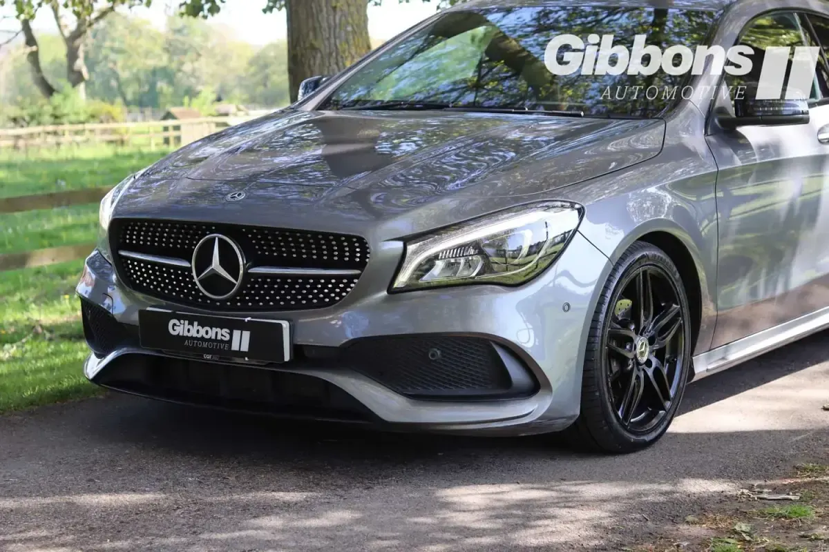 Usado Mercedes CLA200 AMG line 136 HP (100 kW) 2018 Cinzento Sedan