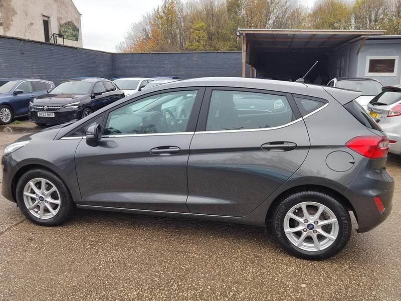 Used Ford Fiesta Zetec 99 HP (72 kW) 2018 Grey Hatchback