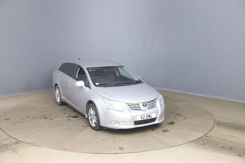 Silver Used 2011 Toyota Avensis Estate | £3,995 (Fair price) - Image 1/4