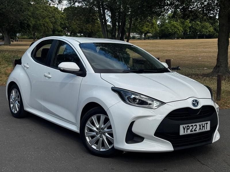 White Used 2022 Toyota Yaris Hybrid Hatchback | £10,495 (Good price) - Image 1/4
