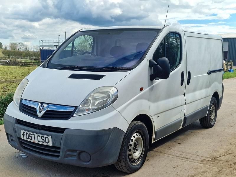 Used Vauxhall Vivaro 90 HP (66 kW) 2007 White MPV