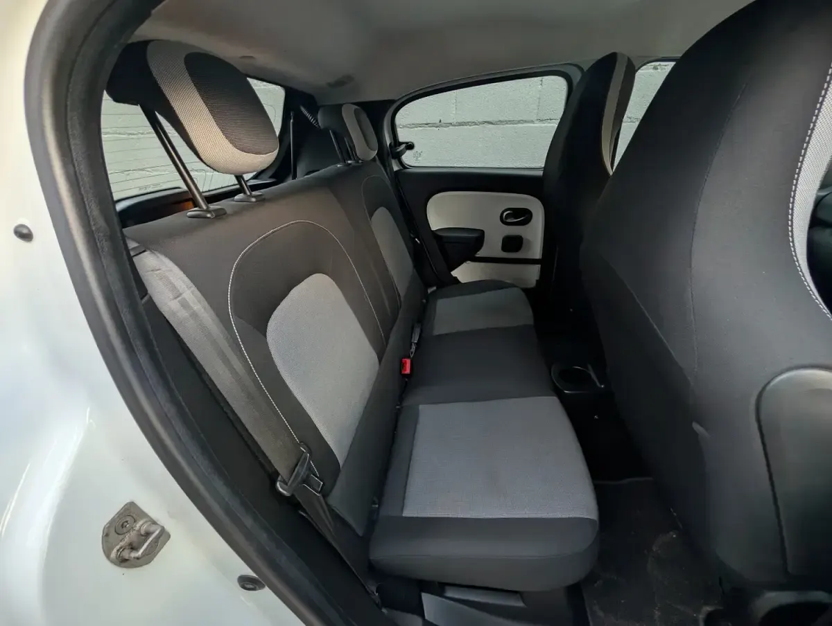 Used Renault Twingo Dynamique 70 HP (51 kW) 2015 White Hatchback