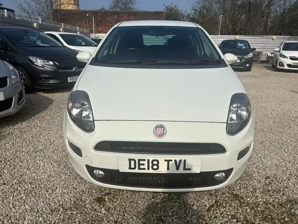Usado Fiat Punto Easy Plus 69 HP (50 kW) 2018 Branco Citadino