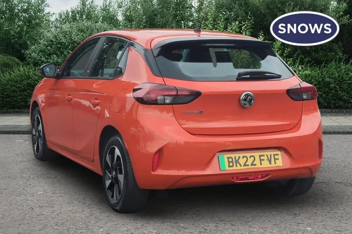 Second-hand Vauxhall Corsa-e 100 kW (136 CP) 2022 Portocaliu Hatchback