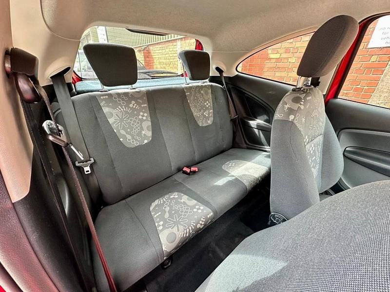 Used Ford Ka Studio 69 HP (50 kW) 2015 Red Hatchback