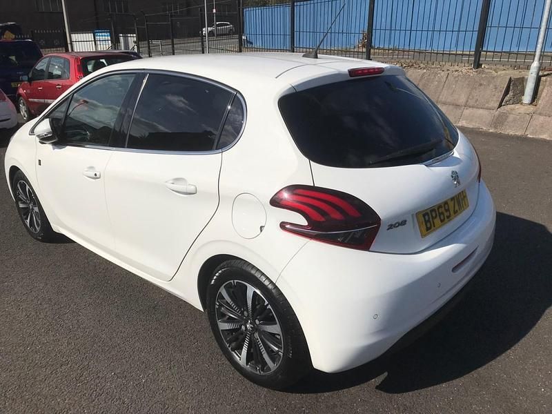 Usado Peugeot 208 S 100 HP (73 kW) 2019 Branco Citadino