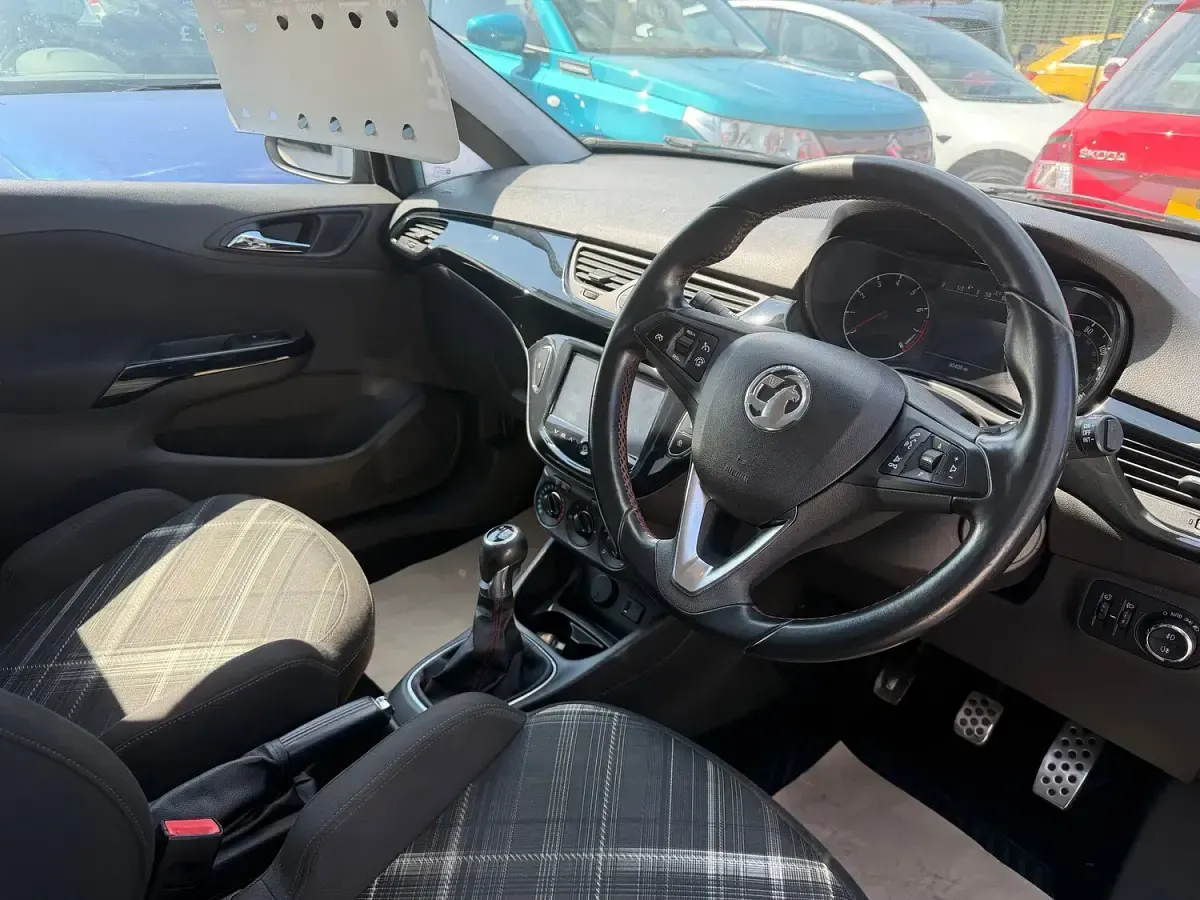 Used Vauxhall Corsa SRi 90 HP (66 kW) 2015 Grey Hatchback
