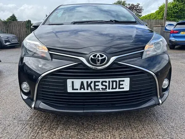 Used Toyota Yaris 99 HP (72 kW) 2016 Black Hatchback