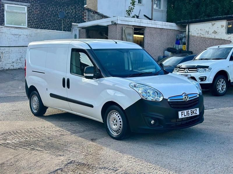 White Used 2016 Vauxhall Combo MPV | £8,495 - Image 1/4