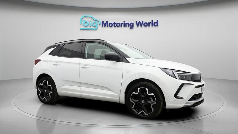Used 2024 Vauxhall Grandland X Ultimate SUV | £22,100 (Good price) - Image 1/4