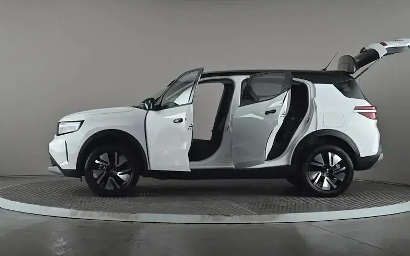 Used Vauxhall Frontera 83 kW (113 HP) 2025 White SUV