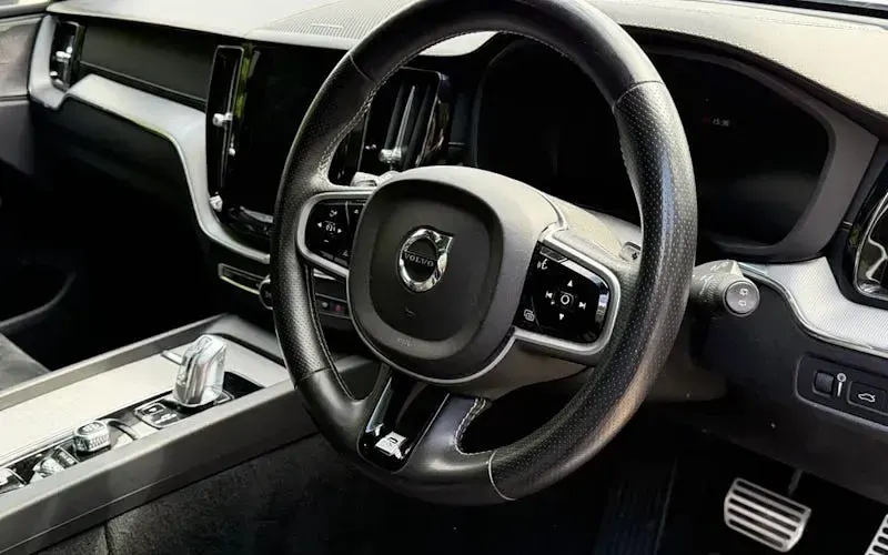 Used Volvo XC60 R-Design Pro 390 HP (286 kW) 2019 Grey SUV