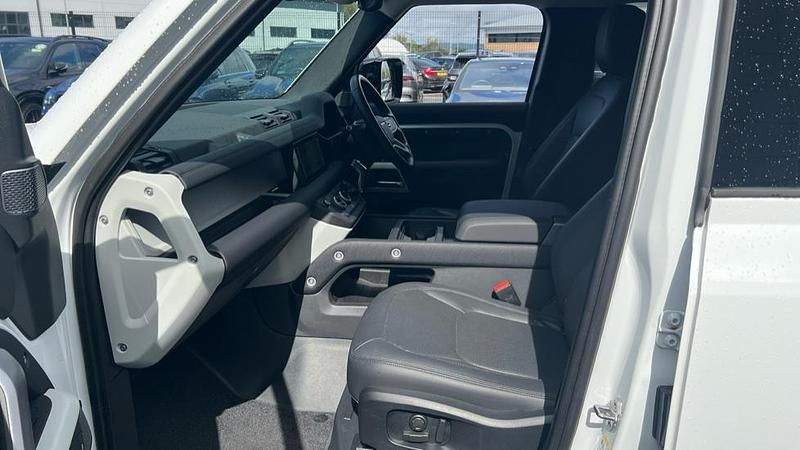 Used Land Rover Defender SE 249 HP (183 kW) 2023 White  SUV