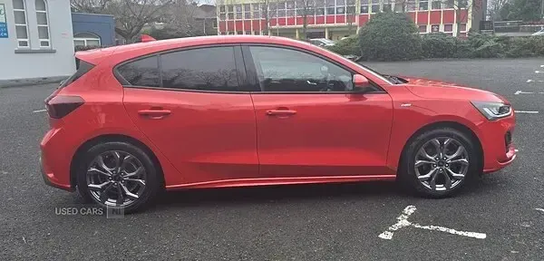 Used Ford Focus ST-Line 125 HP (91 kW) 2023 Red Hatchback