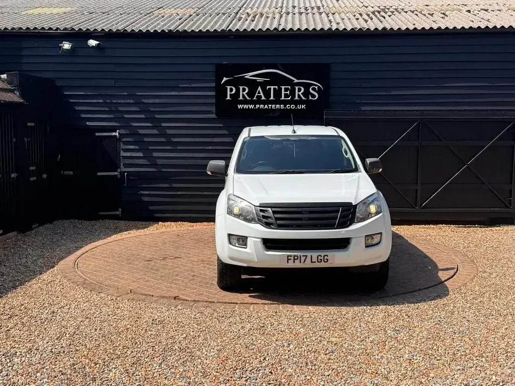 Used Isuzu Pick up 161 HP (118 kW) 2017 White Pickup