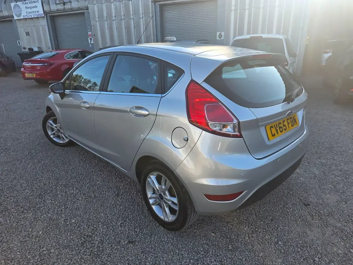 Used Ford Fiesta Zetec 82 HP (60 kW) 2015 Silver Hatchback