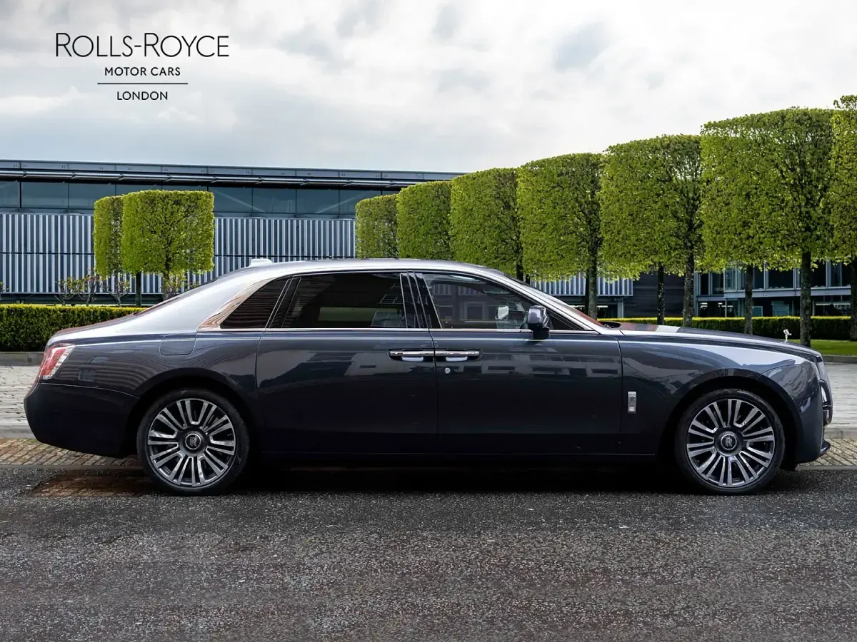 Used Rolls Royce Ghost 571 HP (419 kW) 2021 Blue/silver Sedan